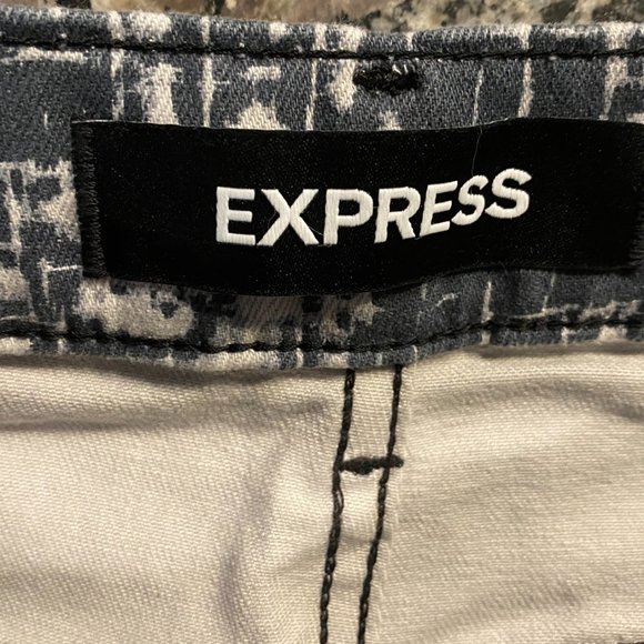 🎉 HOST PICK 🎉 Express NWT Skinny High Rise Print Denim Legging Size 12 - Picture 9 of 11